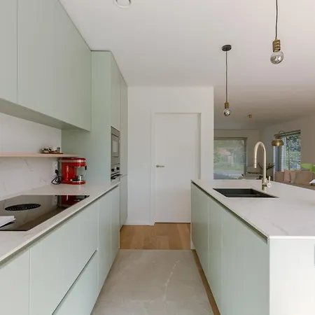 Huswell - Brand New House 